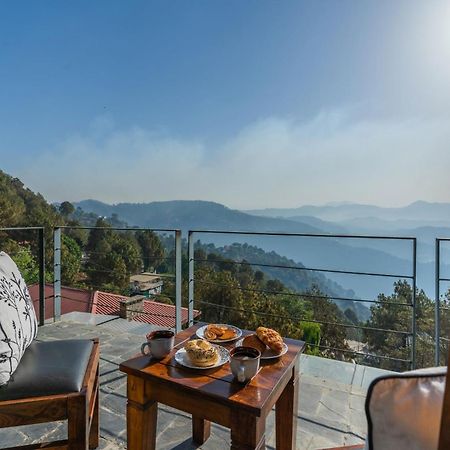 Stayvista At Hillcrest Villa With Valley View, Bonfire And Heater Kasauli Kültér fotó