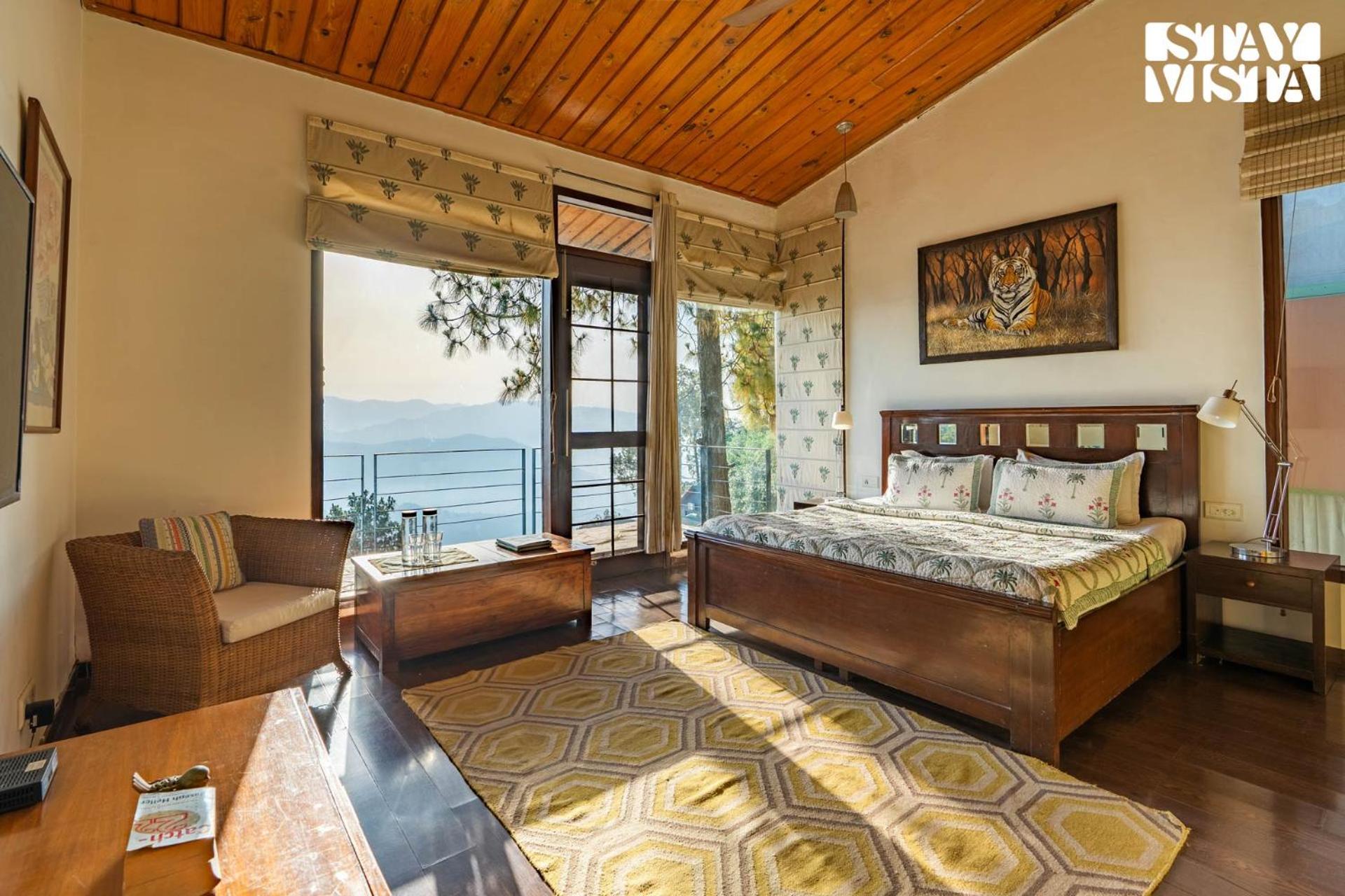 Stayvista At Hillcrest Villa With Valley View, Bonfire And Heater Kasauli Kültér fotó