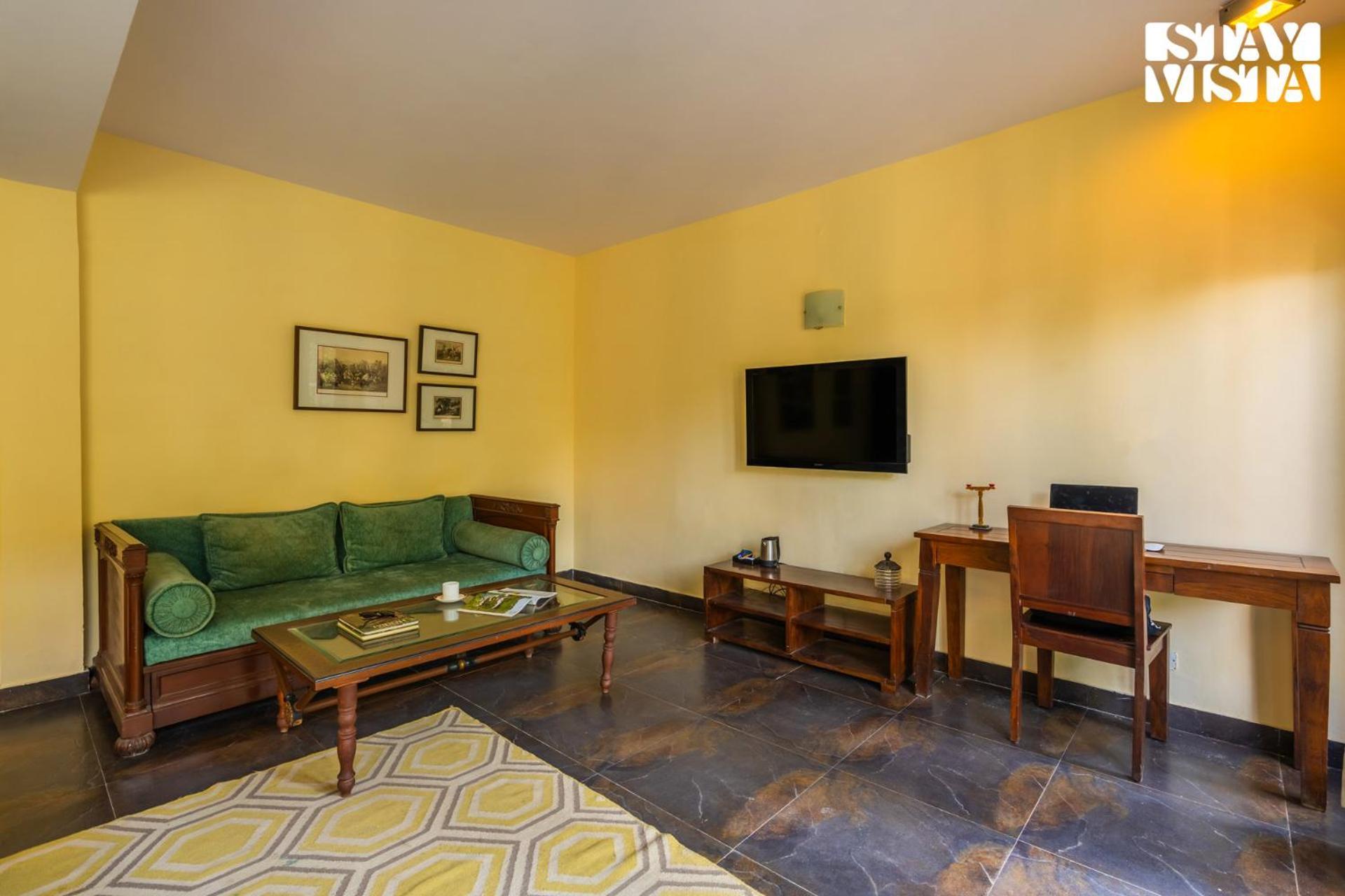 Stayvista At Hillcrest Villa With Valley View, Bonfire And Heater Kasauli Kültér fotó