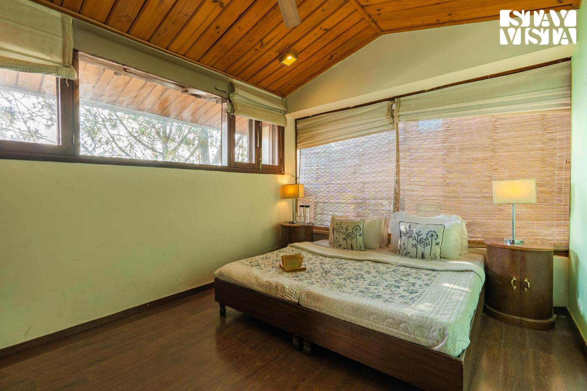 Stayvista At Hillcrest Villa With Valley View, Bonfire And Heater Kasauli Kültér fotó