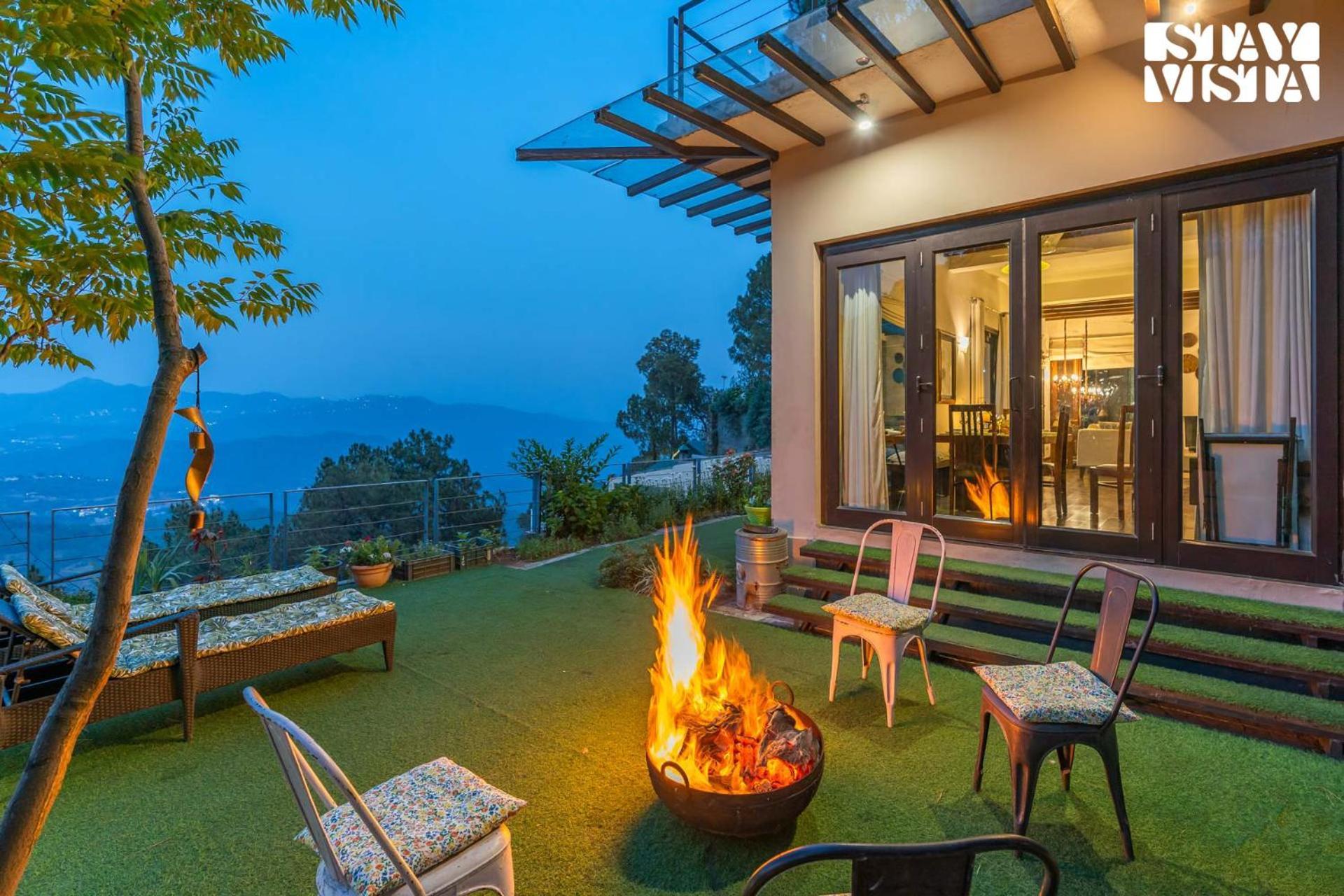 Stayvista At Hillcrest Villa With Valley View, Bonfire And Heater Kasauli Kültér fotó